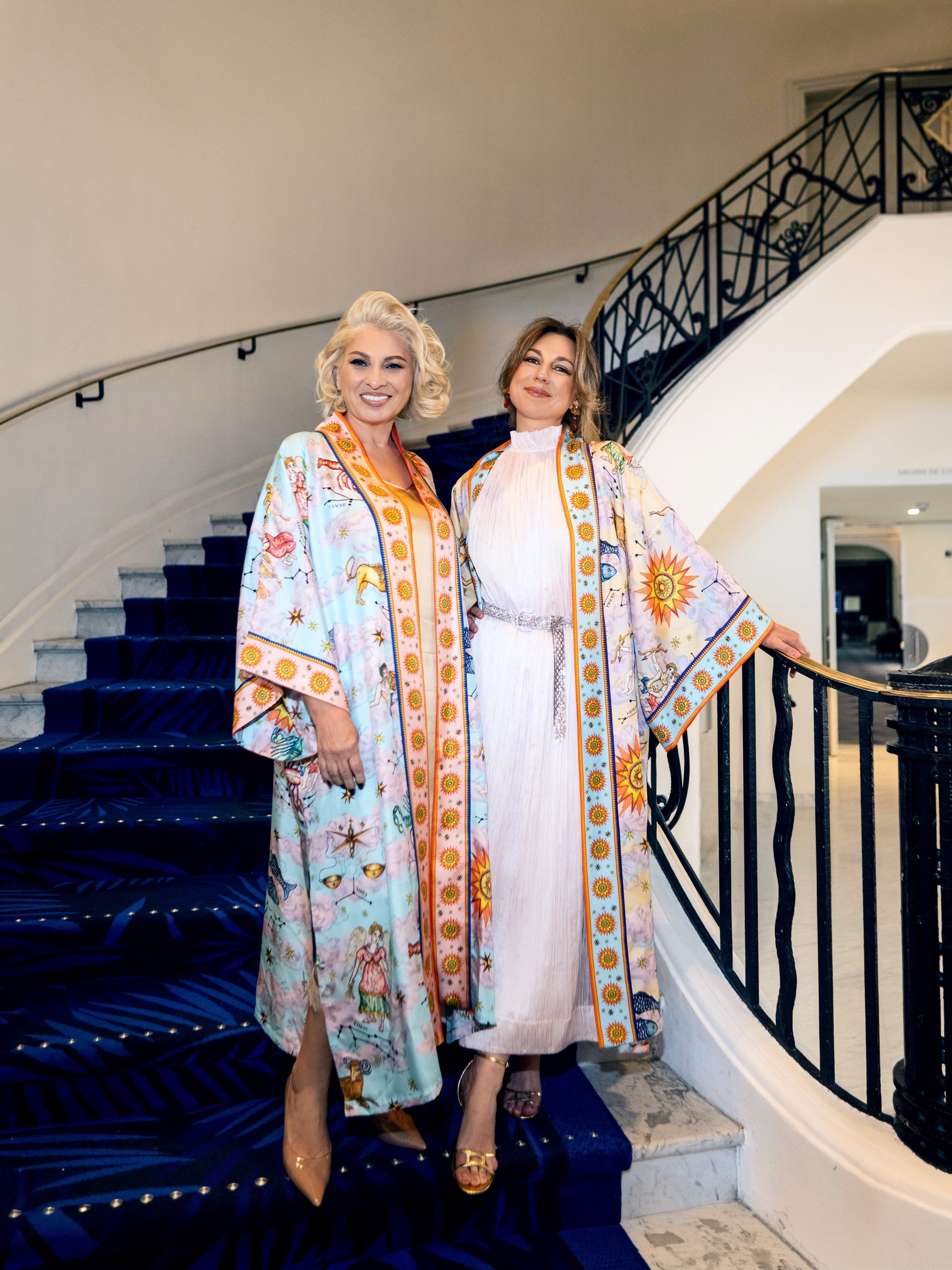 KIMONO MIT STERNZEICHEN